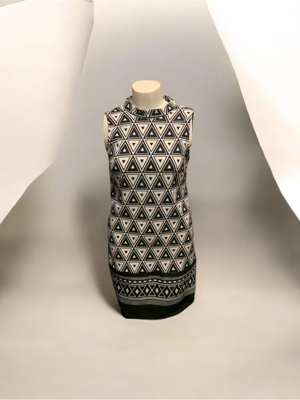 AGB Black and White Geometric Mock-Neck Shift Dress